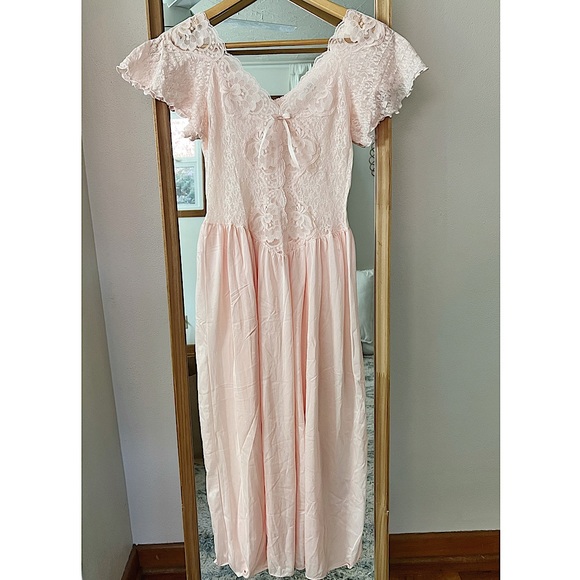 cinema etoile Other - 1960’s vintage lace nightgown